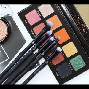Brand new Violet Voss Essentials Eyeshadow Palette